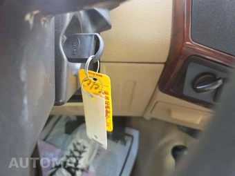 2008 Ford Super Duty F-550 Cab Chassis XLT Crew Cab DRW - miniatura 5