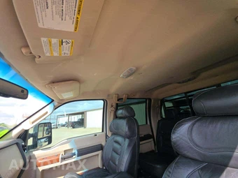 2008 Ford Super Duty F-550 Cab Chassis XLT Crew Cab DRW - miniatura 8