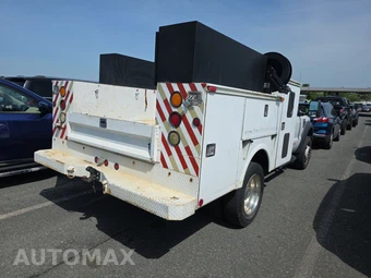 2008 Ford Super Duty F-550 Cab Chassis XLT Regular Cab DRW – miniatura 4