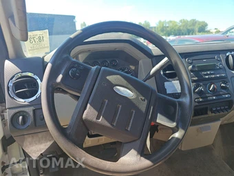 2008 Ford Super Duty F-550 Cab Chassis XLT Regular Cab DRW - miniatura 10