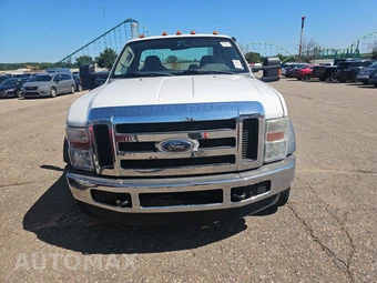 2008 Ford Super Duty F-550 Cab Chassis XLT Regular Cab DRW - miniatura 2
