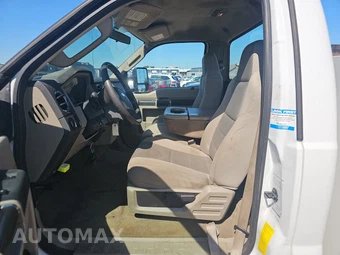 2008 Ford Super Duty F-550 Cab Chassis XLT Regular Cab DRW - miniatura 7