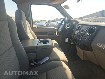 2008 Ford Super Duty F-550 Cab Chassis XLT Regular Cab DRW - miniatura 8