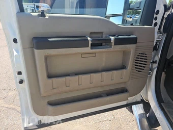 2008 Ford Super Duty F-550 Cab Chassis XLT Regular Cab DRW - miniatura 9