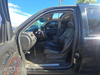 2008 GMC Yukon Denali 5SA – miniatura 3