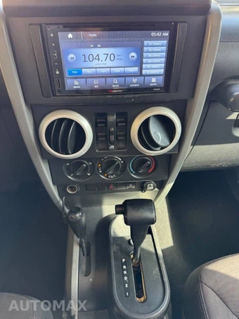 2008 Jeep Wrangler Unlimited Sahara - miniatura 24
