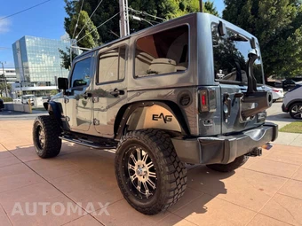 2008 Jeep Wrangler Unlimited Sahara - miniatura 7