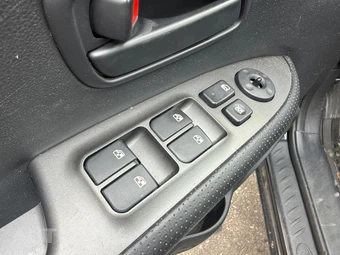 2008 Kia Rondo LX - miniatura 10