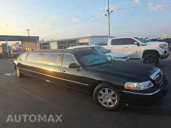 2008 Lincoln Town Car Executive w/Limousine Pkg – miniatura 3