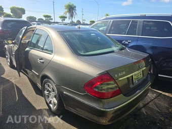 2008 Mercedes-Benz E 320 BlueTEC Sedan - miniatura 2