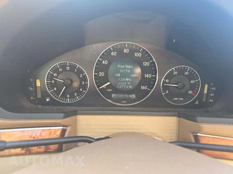 2008 Mercedes-Benz E 320 BlueTEC Sedan - miniatura 8