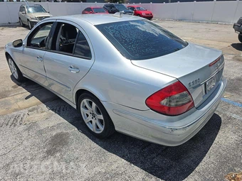 2008 Mercedes-Benz E 350 Sedan – miniatura 2