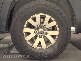 2008 Mitsubishi Raider LS Crew Cab Medium Bed – miniatura 10