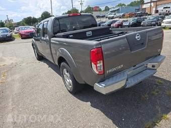 2008 Nissan Frontier SE Crew Cab Medium Bed – miniatura 2