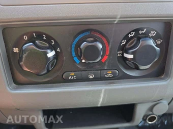 2008 Nissan Frontier SE Crew Cab Medium Bed – miniatura 30
