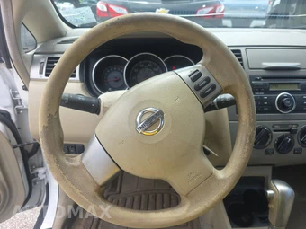 2008 Nissan Versa 1.8 S Hatchback - miniatura 10