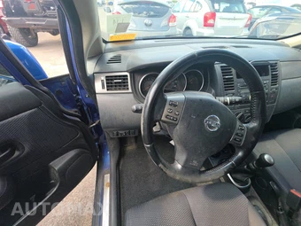 2008 Nissan Versa 1.8 SL Hatchback - miniatura 10