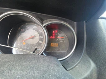 2008 Nissan Versa 1.8 SL Hatchback - miniatura 12