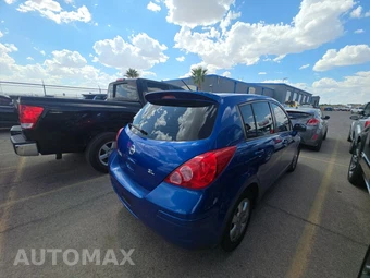 2008 Nissan Versa 1.8 SL Hatchback - miniatura 4