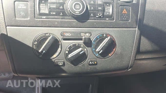 2008 Nissan Versa 1.8 SL Sedan - miniatura 30