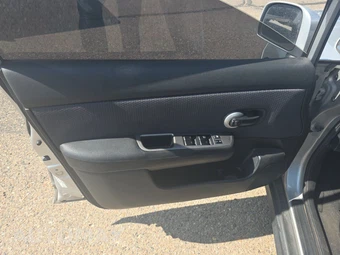 2008 Nissan Versa 1.8 SL Sedan - miniatura 9