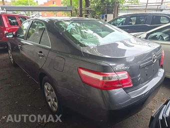 2008 Toyota Camry LE - miniatura 2