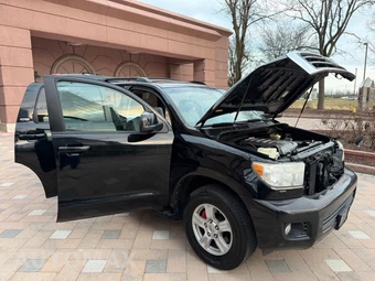 2008 Toyota Sequoia SR5 - miniatura 9