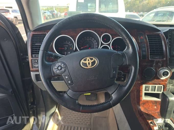 2008 Toyota Sequoia SR5 – miniatura 10