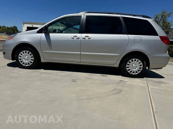 2008 Toyota Sienna 119.3" WB - miniatura 2