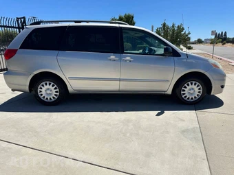 2008 Toyota Sienna 119.3" WB - miniatura 6