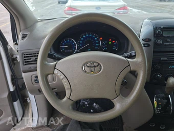 2008 Toyota Sienna LE Minivan 7-Passenger 119.3" WB - miniatura 10