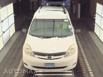 2008 Toyota Sienna LE Minivan 7-Passenger 119.3" WB - miniatura 2