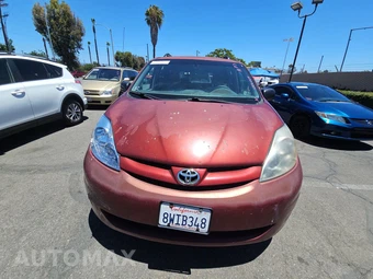 2008 Toyota Sienna LE Minivan 7-Passenger 119.3" WB – miniatura 2