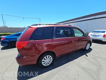 2008 Toyota Sienna LE Minivan 7-Passenger 119.3" WB – miniatura 4