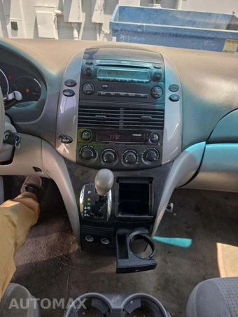 2008 Toyota Sienna LE Minivan 7-Passenger 119.3" WB - miniatura 10