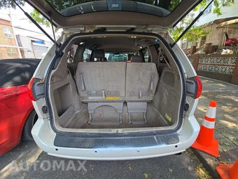 2008 Toyota Sienna XLE Minivan 7-Passenger 119.3" WB - miniatura 15