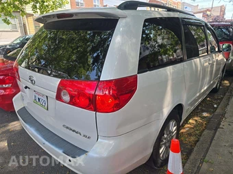 2008 Toyota Sienna XLE Minivan 7-Passenger 119.3" WB - miniatura 3