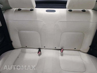2008 Volkswagen New Beetle Coupe Triple White Hatchback - miniatura 13