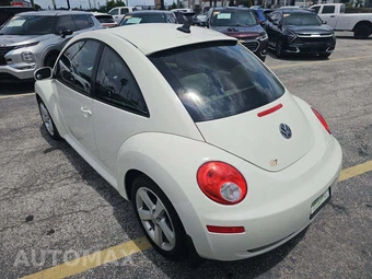 2008 Volkswagen New Beetle Coupe Triple White Hatchback - miniatura 2