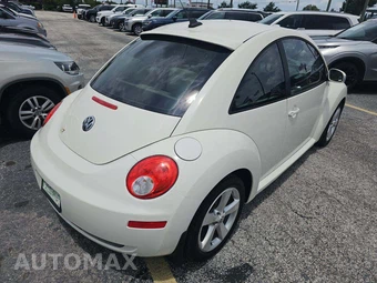 2008 Volkswagen New Beetle Coupe Triple White Hatchback - miniatura 3