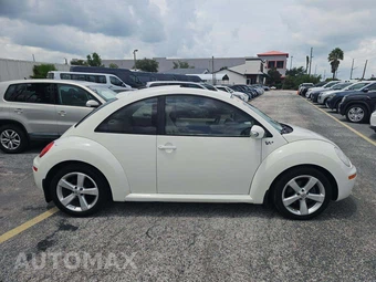 2008 Volkswagen New Beetle Coupe Triple White Hatchback - miniatura 4