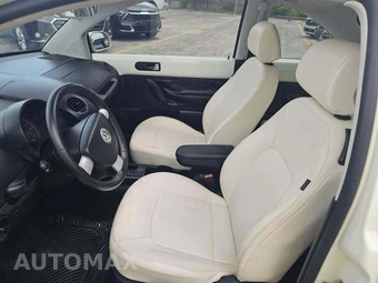 2008 Volkswagen New Beetle Coupe Triple White Hatchback - miniatura 6