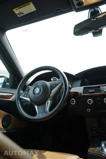2009 BMW 5 Series Sedan 550i - miniatura 11