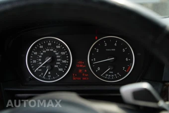 2009 BMW 5 Series Sedan 550i - miniatura 12