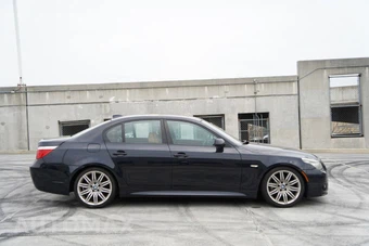 2009 BMW 5 Series Sedan 550i - miniatura 2