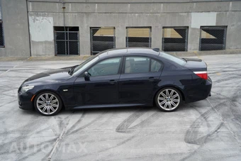 2009 BMW 5 Series Sedan 550i - miniatura 4