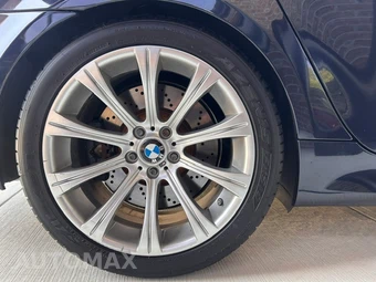 2009 BMW M5 Sedan - miniatura 10