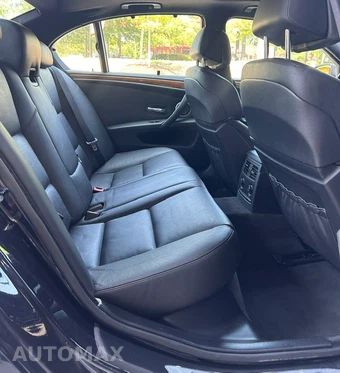 2009 BMW M5 Sedan - miniatura 14
