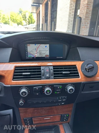 2009 BMW M5 Sedan - miniatura 15