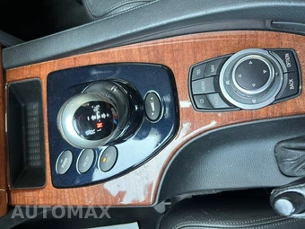 2009 BMW M5 Sedan - miniatura 18